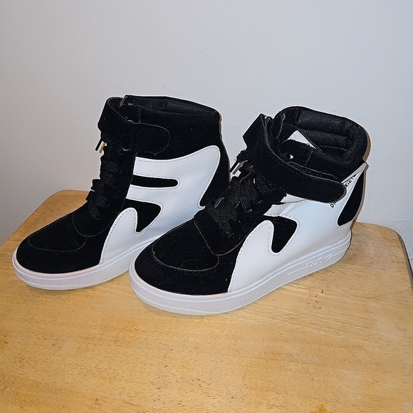 Black and White High-Top Sneakers - Picture 7 of 7